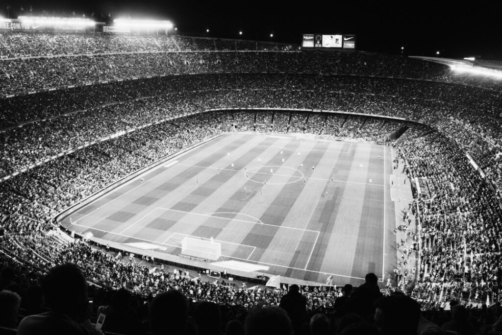 Foto de estádio de futebol em jogo feminino para página Esportes femininos da MATRIA