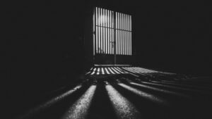 Imagem de grades de presídio feminino