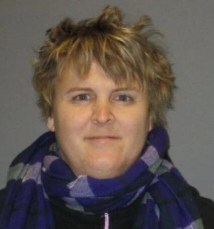 Pedófilo Madilyn Rebecca Harks, anteriormente Matthew Ralf Harks em casa de acolhimento para mulheres no Canadá