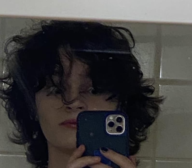 Debate sobre sexo biológico após o massacre no Canadá em escola Tumbler Ridge