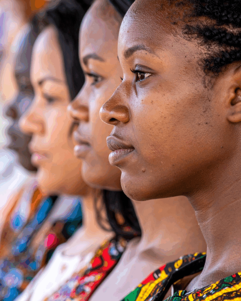 Retrato de mulher negra associado a debate sobre liberdade religiosa e tradições afro-brasileiras