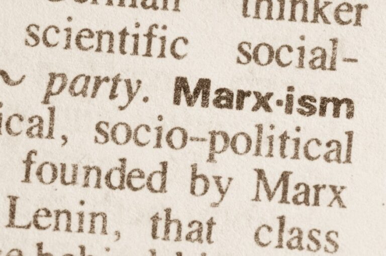 Trecho de livro sobre marxismo para ilustrar post da MATRIA sobre crítica do PCB Campinas ao feminismo radical