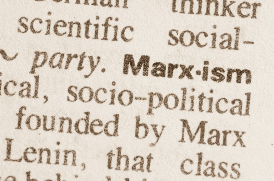 Trecho de livro sobre marxismo para ilustrar post da MATRIA sobre crítica do PCB Campinas ao feminismo radical
