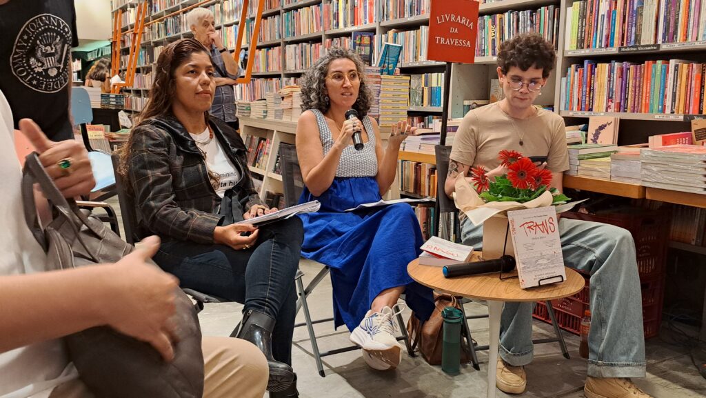 Eugênia Rodrigues, Clarice Saadi e PEdro Henrique Bezerra em evento de lançamento do livro 