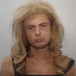 Foto de Katana Paris, preso que se identifica como mulher e agrediu sexualmente dois policiais penais